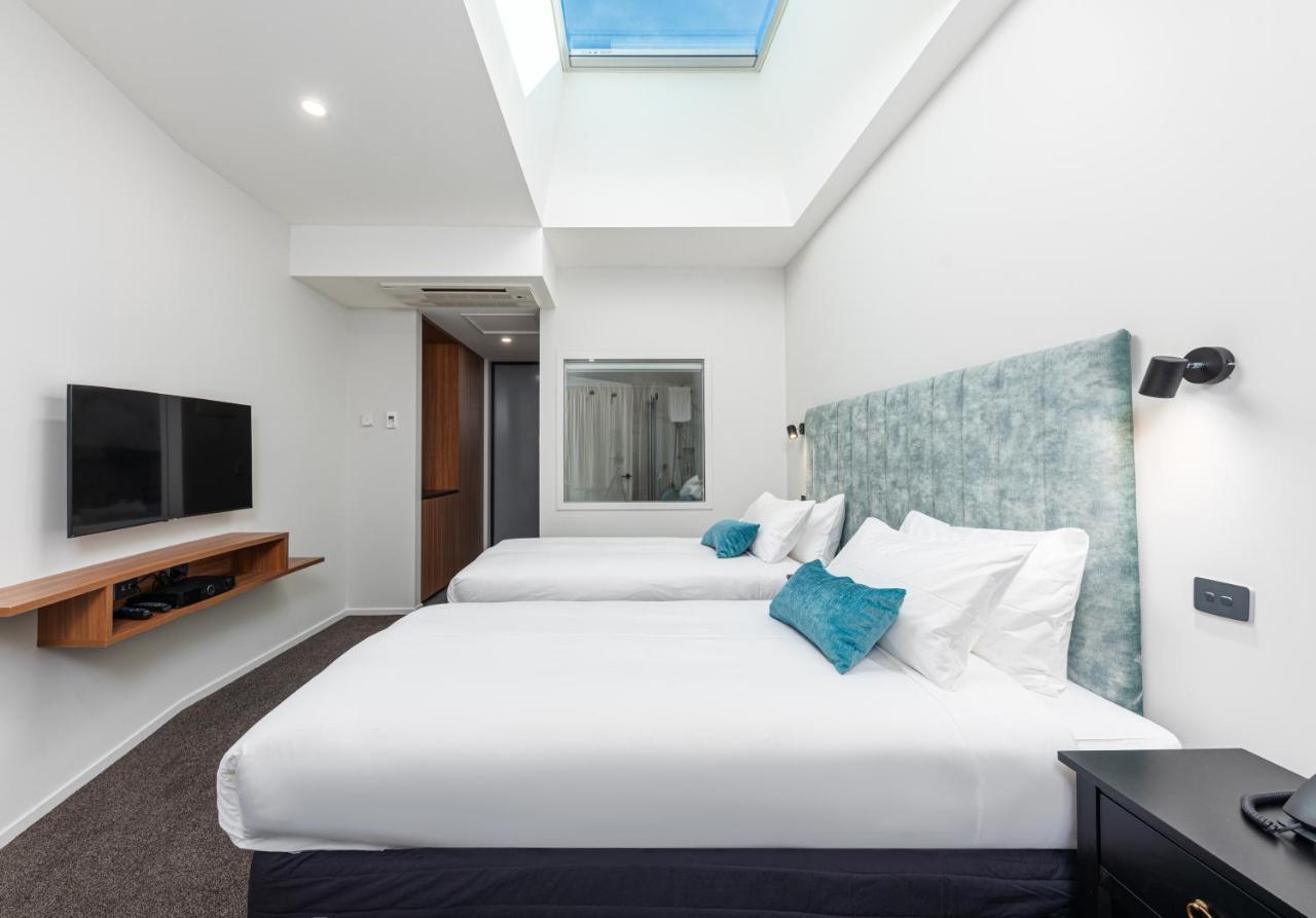 Galaxy Boutique Hotel Lake Tekapo Exterior foto Skylight in a hotel room