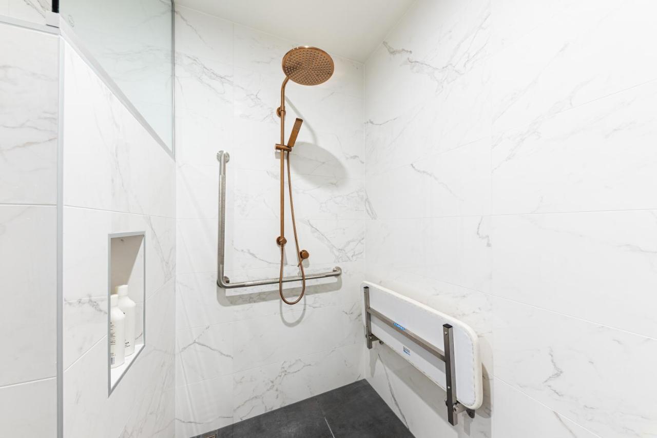 Galaxy Boutique Hotel Lake Tekapo Exterior foto Shower seat