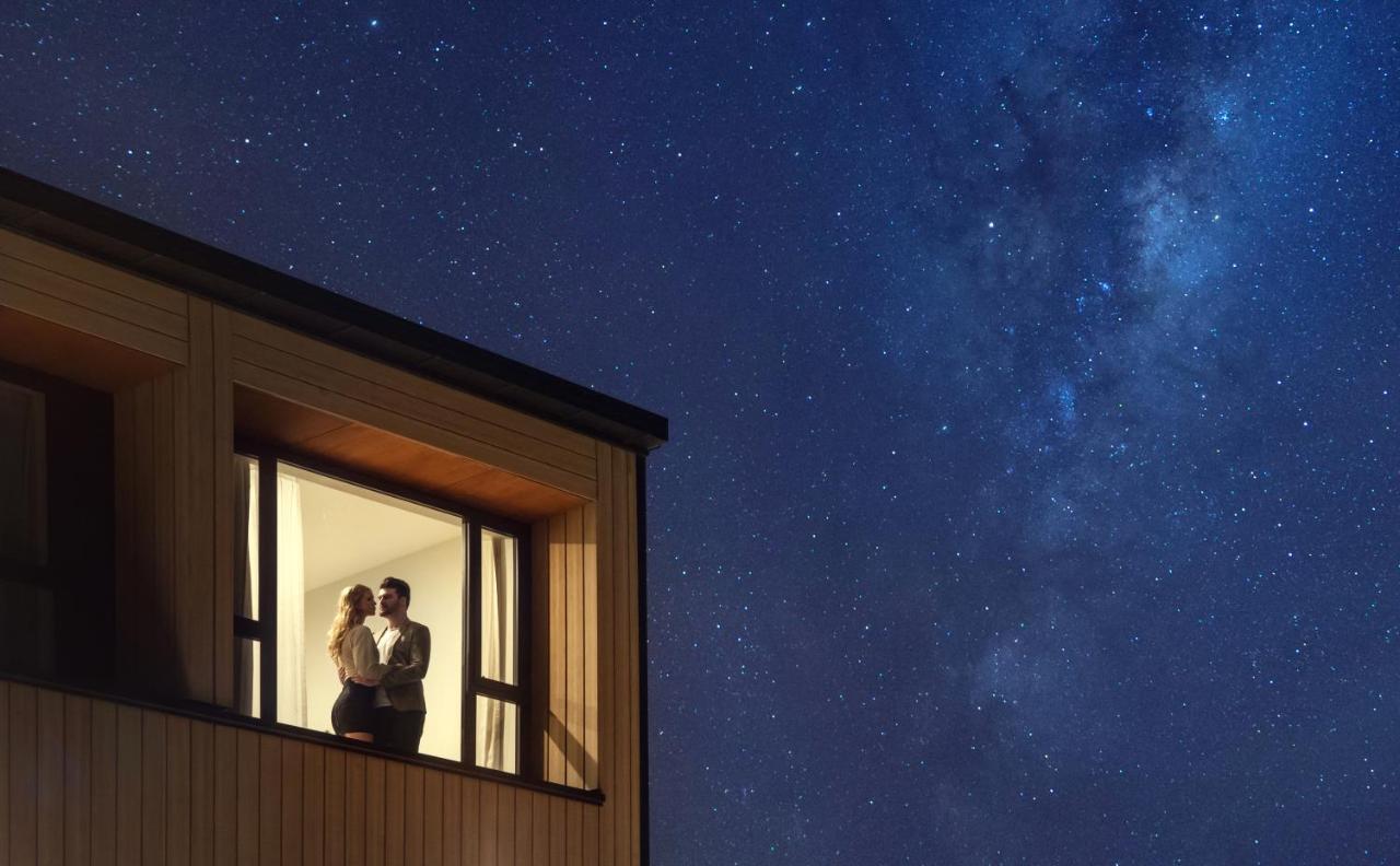Galaxy Boutique Hotel Lake Tekapo Exterior foto The Milky Way over the Southern Alps