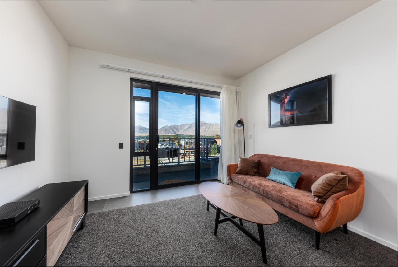 Galaxy Boutique Hotel Lake Tekapo Exterior foto A living room in a typical apartment